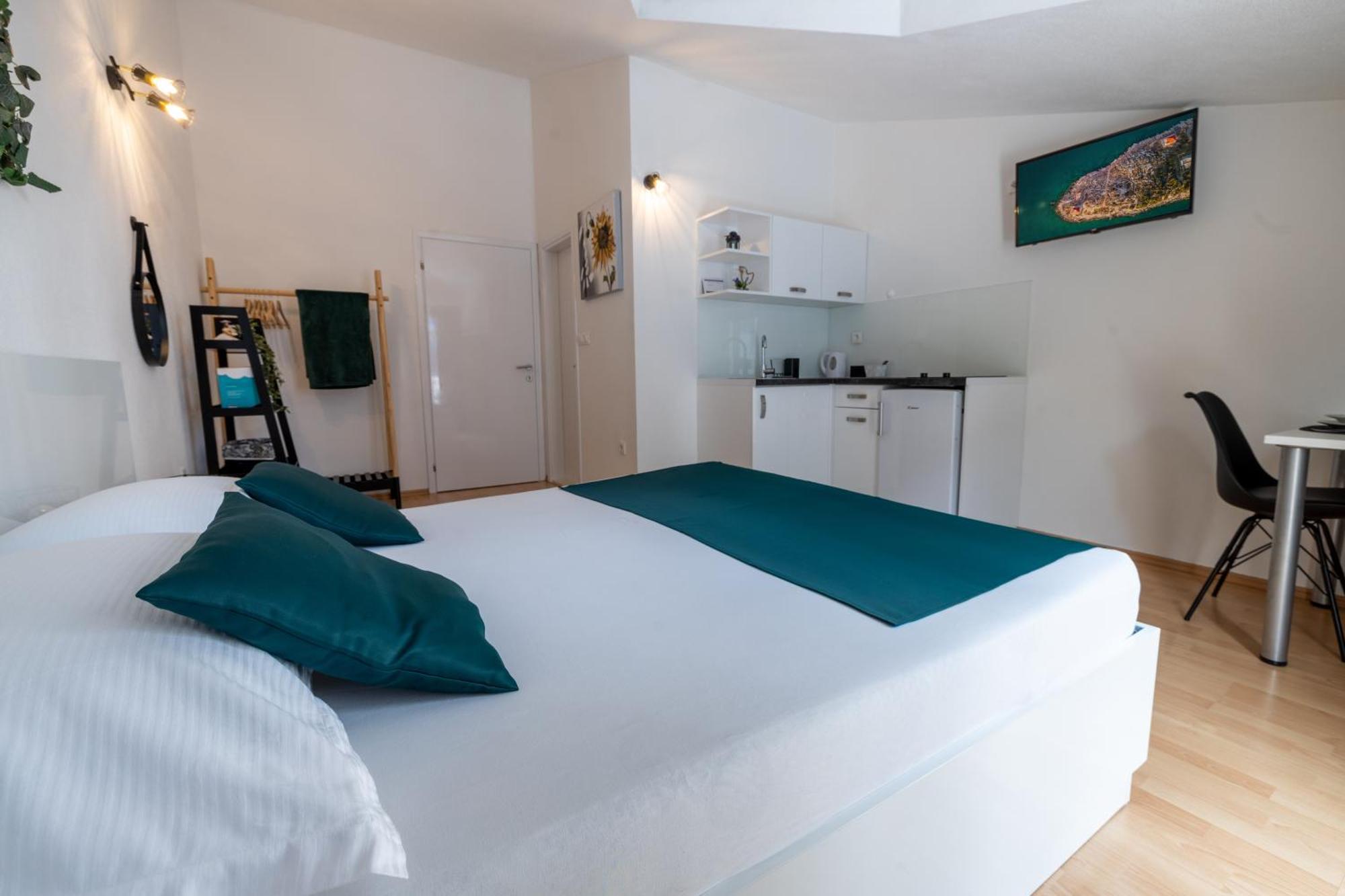Apartments Rasic Макарска Екстериор снимка