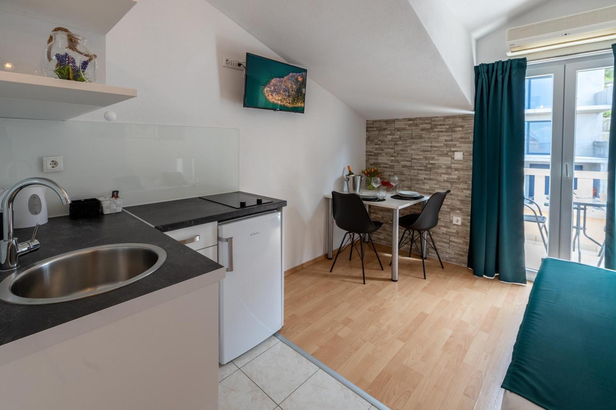 Apartments Rasic Макарска Екстериор снимка