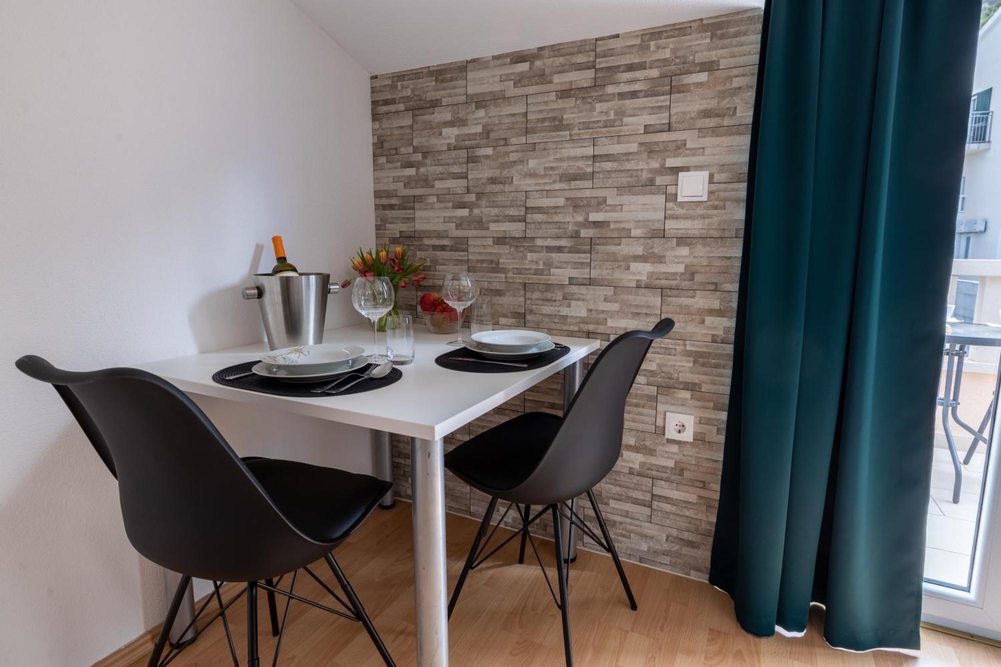 Apartments Rasic Макарска Екстериор снимка