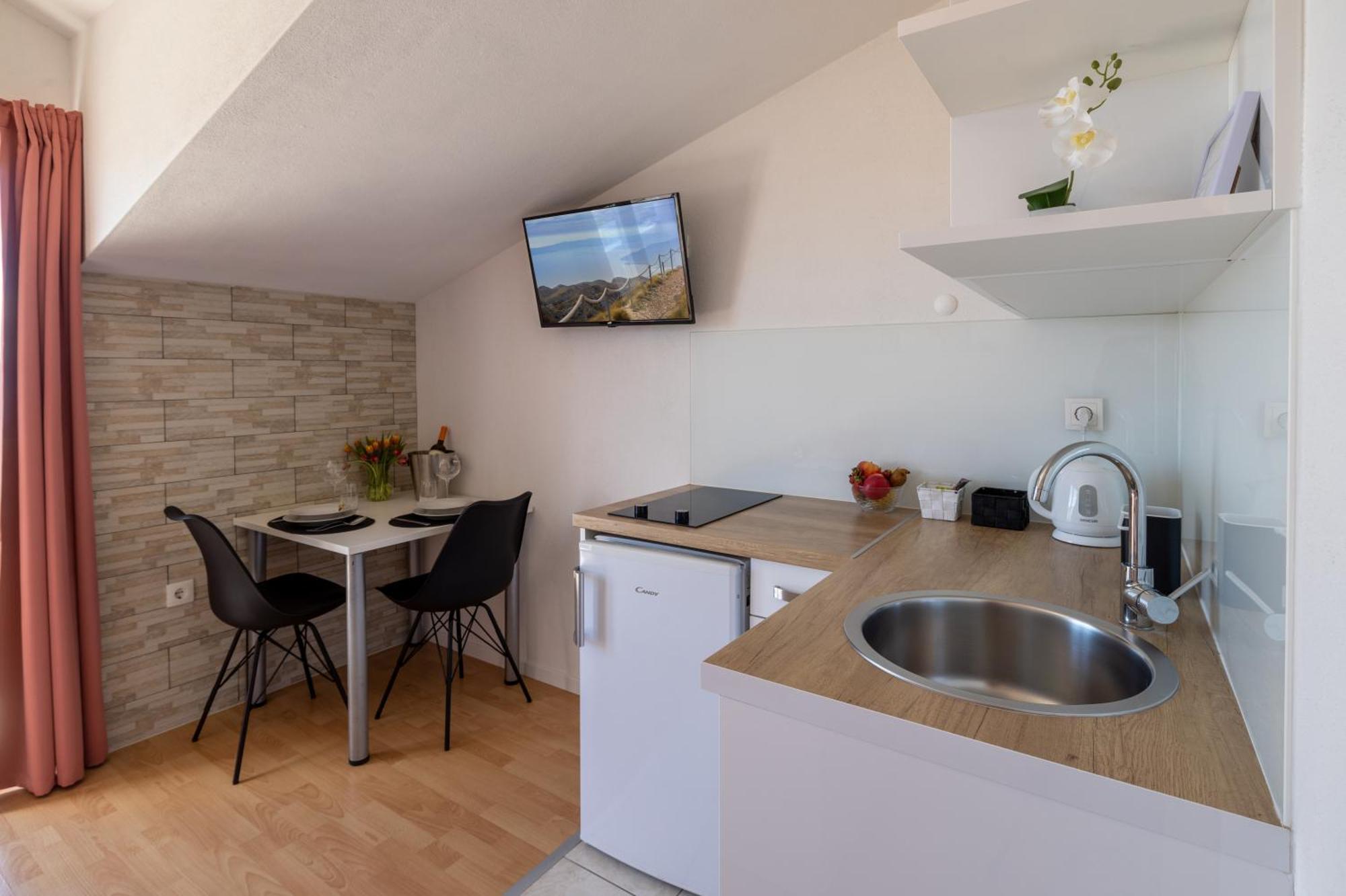 Apartments Rasic Макарска Екстериор снимка
