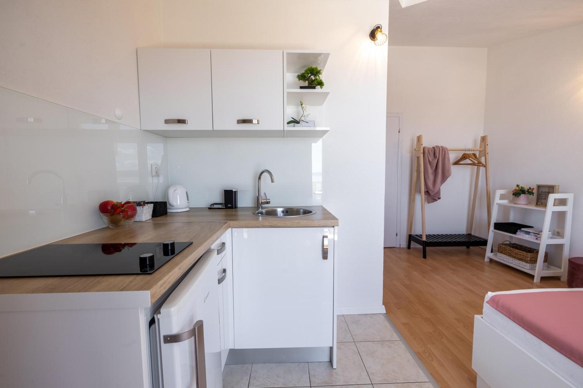 Apartments Rasic Макарска Екстериор снимка